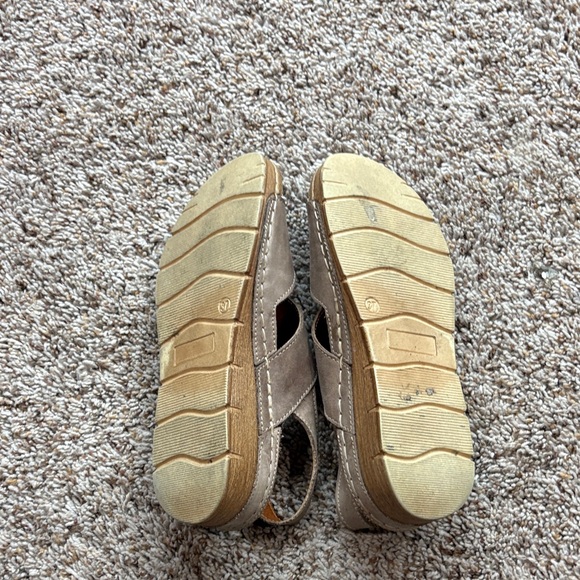 Stylish V Italia Women’s Sandals – Size 7 - Picture 4 of 7